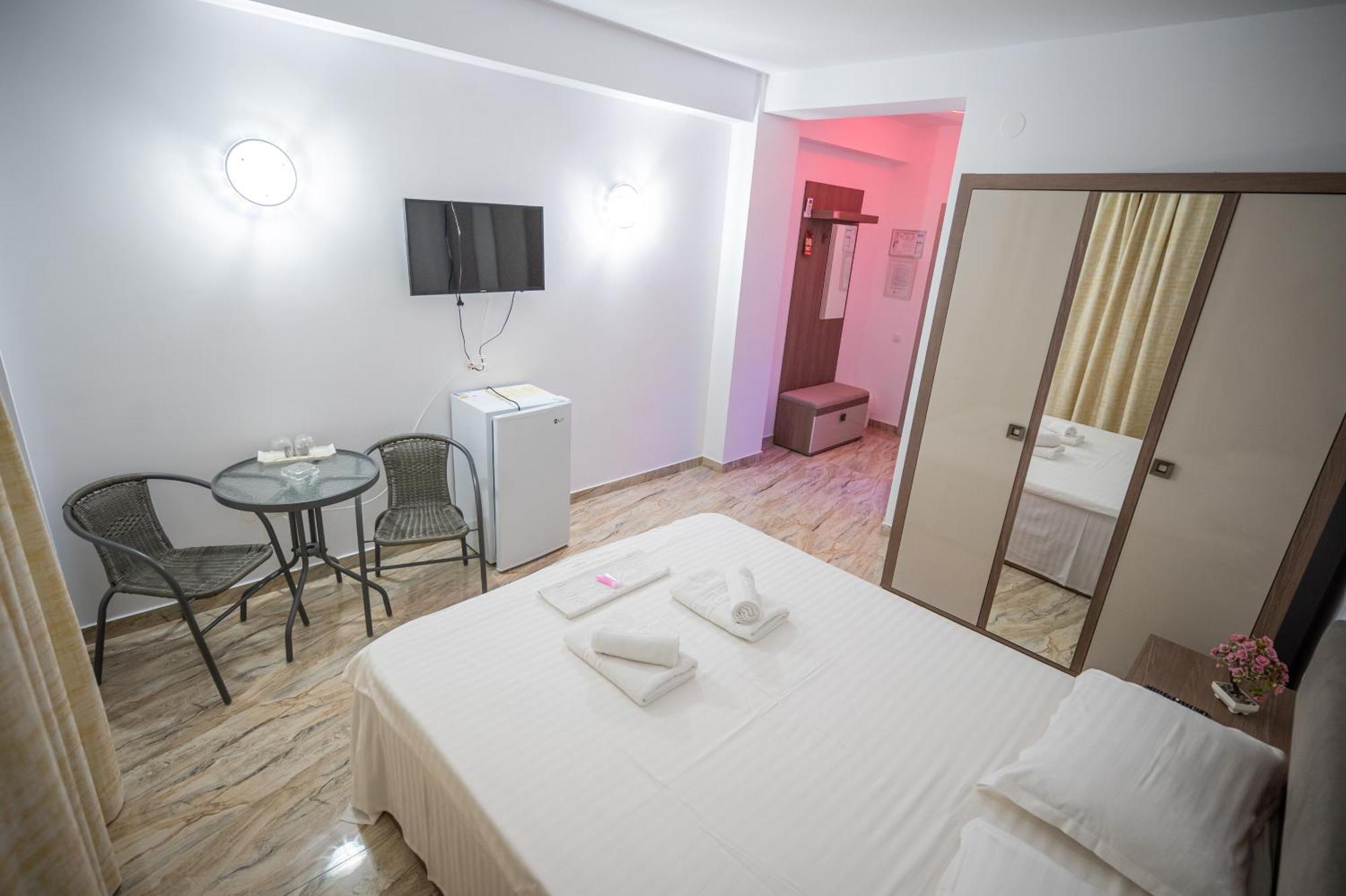 קוסטינסטי Hotel Damar מראה חיצוני תמונה